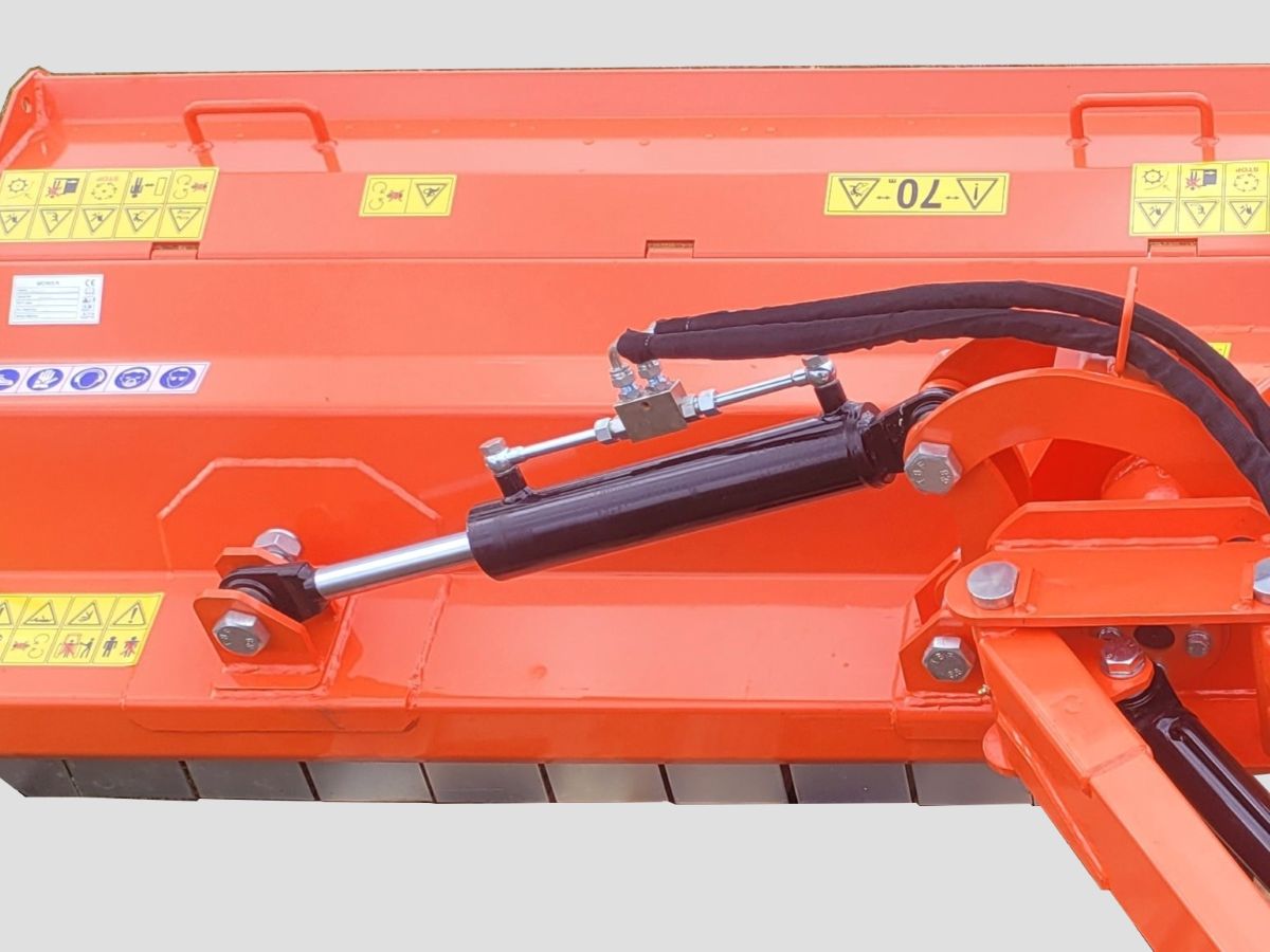 <p>Pro zvýšení bezpečnosti a pro snažší ovládání mulčovače je hydraulická pístnice ovládajíci vertikální naklápění mulčovací hlavy opatřena <strong>hydraulickým zámkem. </strong></p>