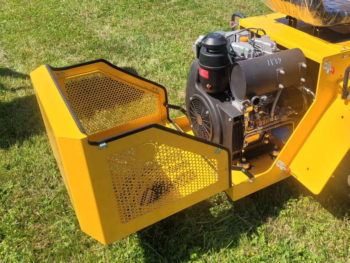 <p>Smykové nakladače <strong>Dabaki HTHY 550</strong> jsou poháněny dieselovým, dvouválcovým, vzduchem chlazeným motorem <strong>KOOP 292F</strong> o výkonu cca <strong>17 kW. </strong></p>
<p>Tyto motory jsou oblíbené pro kultivovaný chod, vysokou životnost a nízké nároky na údržbu.</p>
<p> </p>